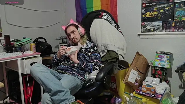 tallnerdyguy online show from April 22, 2026, 2:25 am