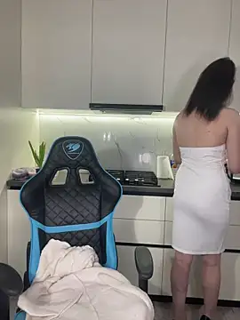 CurlyLara online show from April 9, 2026, 5:51 am