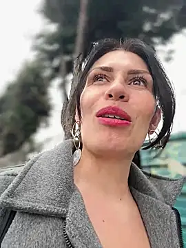Snapshot of Alysson-- chatting on April 25, 2026, 2:14 pm Alysson-- online show from April 25, 2026, 2:14 pm