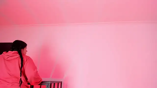 AmberiniHoffman online show from February 4, 2026, 12:00 pm