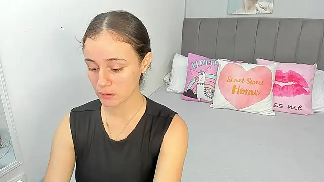 naughtyloverss online show from April 23, 2026, 4:42 pm