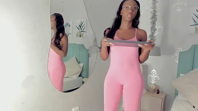 Khenta Michells online show from January 24, 2025, 10:32 am