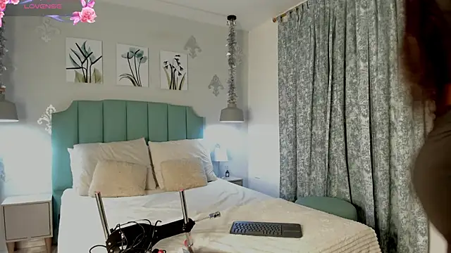 Khenta Michells online show from February 13, 2025, 9:51 am