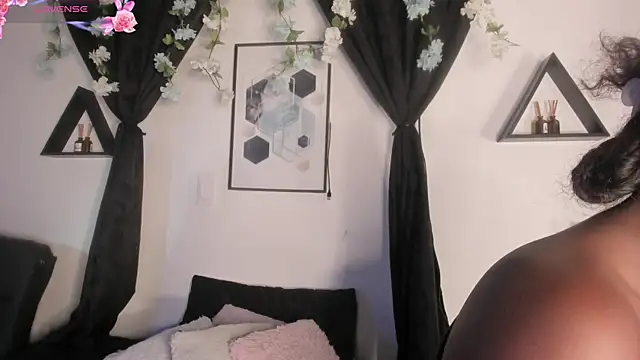 Khenta Michells online show from April 23, 2026, 10:36 am