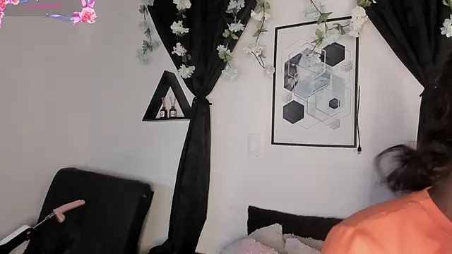 Khenta Michells online show from April 27, 2026, 11:19 am