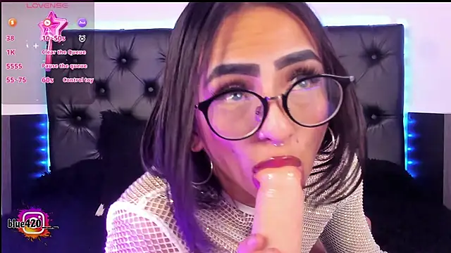 Skyler  blue4 online show from February 6, 2025, 10:37 am