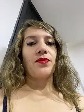 gwen ashly online show from April 21, 2026, 9:06 pm