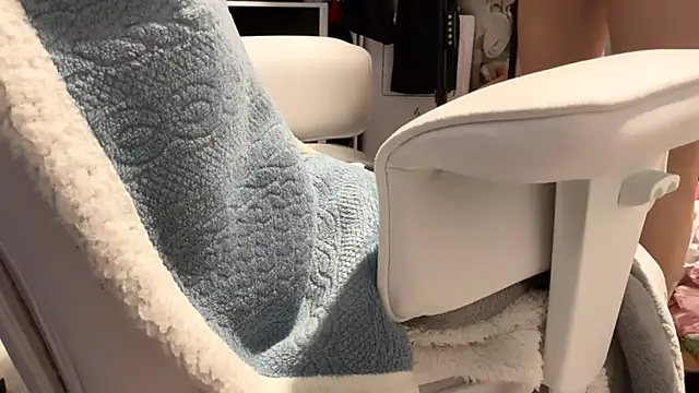 Im IVE LOVE online show from November 6, 2025, 12:00 am