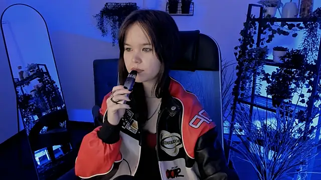 Elainebeness online show from April 18, 2026, 10:32 pm