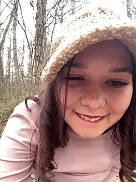 PoppyRobinson online show from December 10, 2024, 12:16 pm