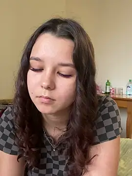 PoppyRobinson online show from December 12, 2024, 11:18 am