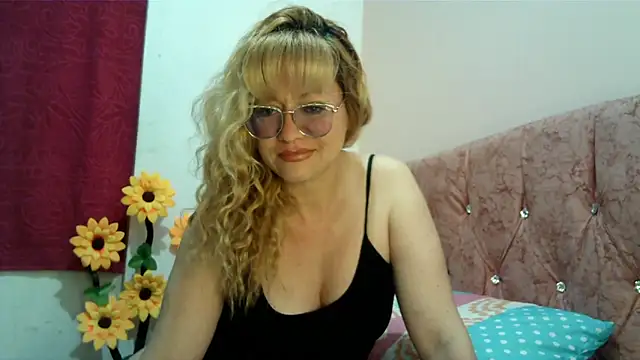 taylor198115 online show from January 5, 2025, 7:49 am