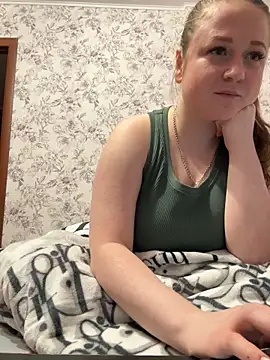 LizzyShine online show from March 18, 2025, 7:10 pm