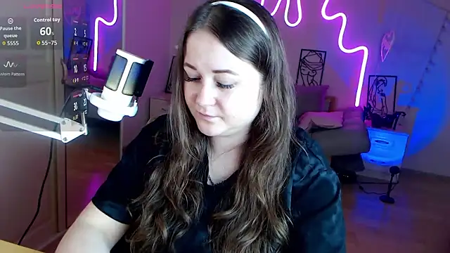 LizzyShine online show from September 11, 2025, 2:28 pm