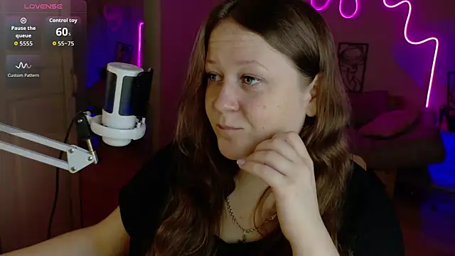 LizzyShine online show from October 19, 2025, 4:51 pm