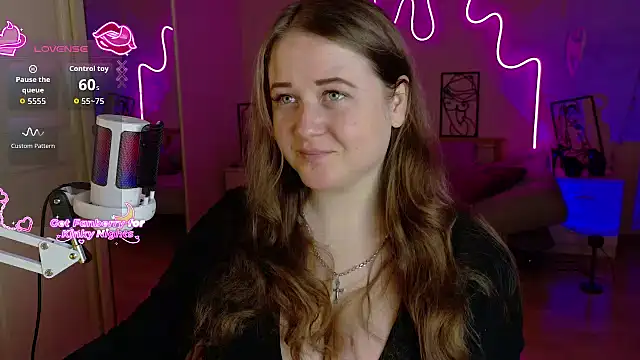 LizzyShine online show from November 3, 2025, 5:03 pm