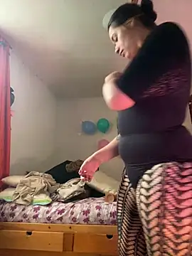 Miss oliviaa online show from April 18, 2026, 7:58 pm