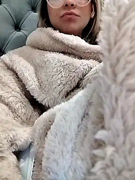 fofinhaa12 online show from October 5, 2025, 1:20 pm