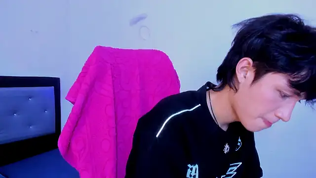 Snapshot of Johhan__Lee chatting on February 7, 2025, 10:30 pm Johhan Lee online show from February 7, 2025, 10:30 pm