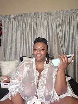 ThickianaRider online show from November 22, 2025, 3:33 pm