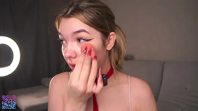 VeronaAppleberry online show from March 7, 2025, 1:31 am