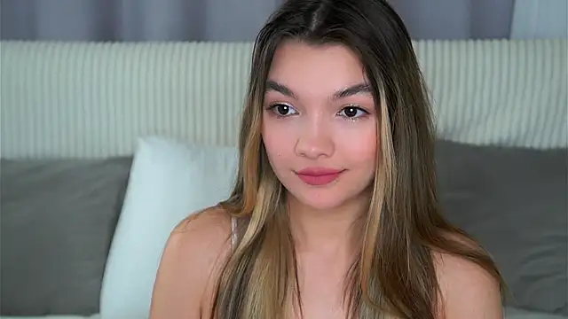 VeronaAppleberry online show from September 28, 2025, 11:26 am