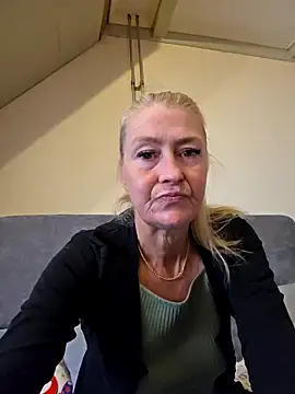 Snapshot of lisalustjouw chatting on September 22, 2025, 12:18 pm lisalustjouw online show from September 22, 2025, 12:18 pm