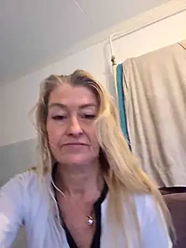 Snapshot of lisalustjouw chatting on April 3, 2026, 7:39 am lisalustjouw online show from April 3, 2026, 7:39 am