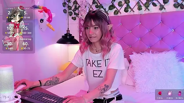 lauren evans96 online show from October 17, 2025, 11:51 pm