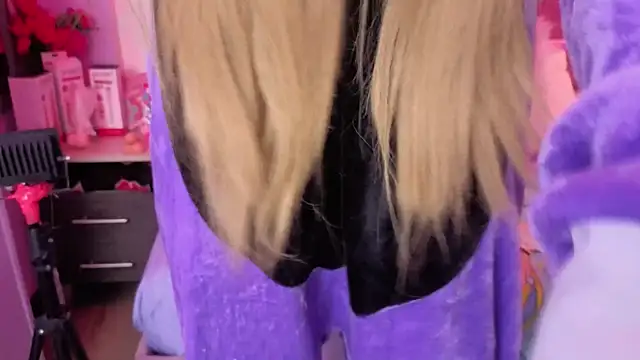 lauren evans96 online show from March 11, 2026, 3:45 am