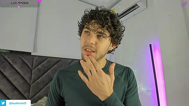 Luca ferrer  online show from February 12, 2026, 2:39 am