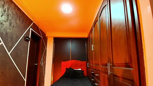 NatashaMason  online show from February 13, 2025, 11:39 am