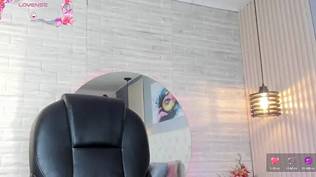 nicole  parker1 online show from January 29, 2025, 12:35 pm