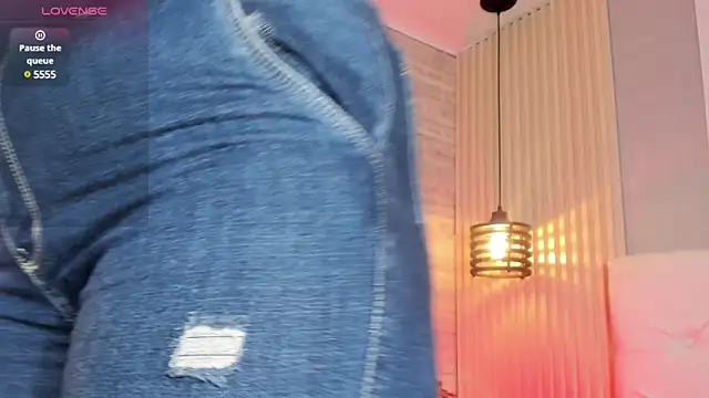 nicole  parker1 online show from February 22, 2025, 1:13 pm