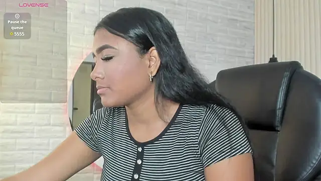 nicole  parker1 online show from March 5, 2025, 12:22 pm