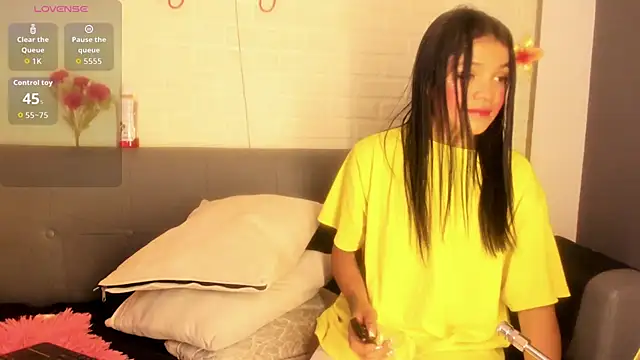 karina gomez 18 online show from October 21, 2025, 11:33 am