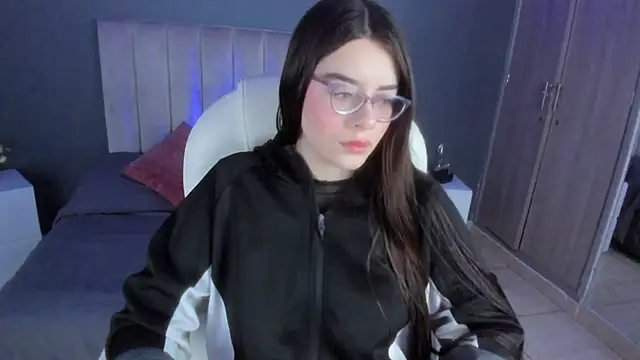 Snapshot of Charlotte_Olsen_ chatting on February 6, 2025, 12:26 pm Charlotte Olsen online show from February 6, 2025, 12:26 pm