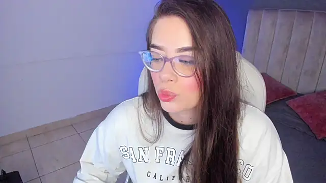 Snapshot of Charlotte_Olsen_ chatting on February 13, 2025, 12:43 pm Charlotte Olsen online show from February 13, 2025, 12:43 pm