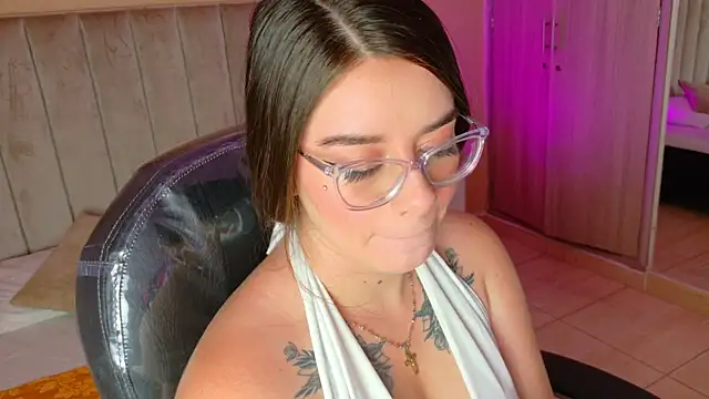 Snapshot of Charlotte_Olsen_ chatting on June 10, 2026, 8:52 pm Charlotte Olsen online show from June 10, 2026, 8:52 pm