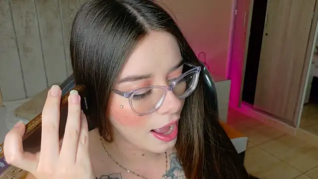 Snapshot of Charlotte_Olsen_ chatting on June 17, 2026, 8:32 pm Charlotte Olsen online show from June 17, 2026, 8:32 pm