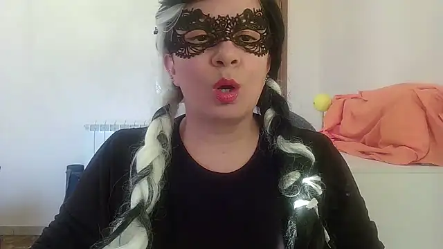 Ninalapiccolina online show from November 26, 2025, 3:24 pm