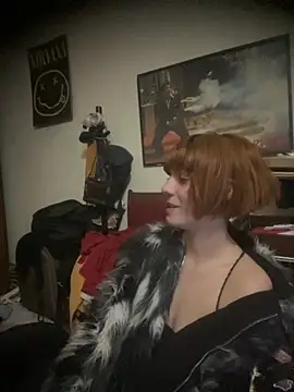 spacegirlll online show from September 14, 2025, 3:44 pm