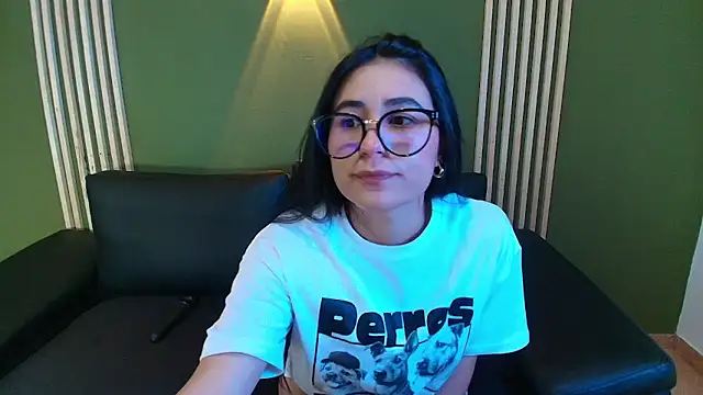 ChloeTurner  online show from October 19, 2025, 3:23 pm