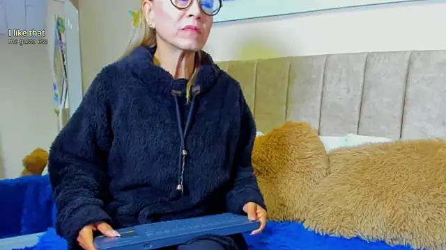 Snapshot of emagarcia chatting on September 17, 2025, 1:13 pm emagarcia online show from September 17, 2025, 1:13 pm