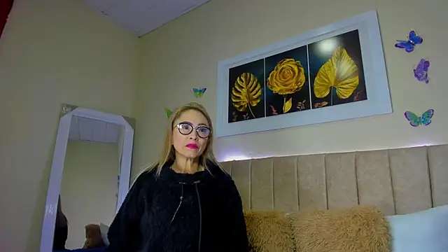 Snapshot of emagarcia chatting on October 2, 2025, 12:34 pm emagarcia online show from October 2, 2025, 12:34 pm