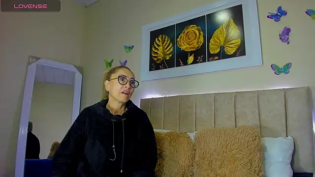 Snapshot of emagarcia chatting on October 6, 2025, 1:19 pm emagarcia online show from October 6, 2025, 1:19 pm