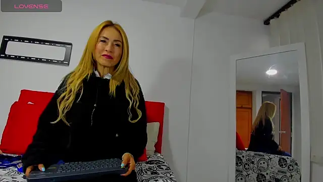 Snapshot of emagarcia chatting on October 26, 2025, 11:16 am emagarcia online show from October 26, 2025, 11:16 am