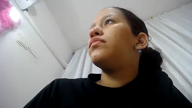 Snapshot of LAURA_SMIITH chatting on February 12, 2025, 9:20 am LAURA SMIITH online show from February 12, 2025, 9:20 am