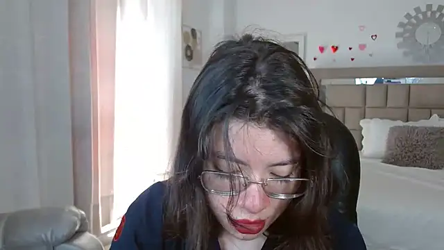 zoecruzz online show from September 9, 2025, 2:16 pm