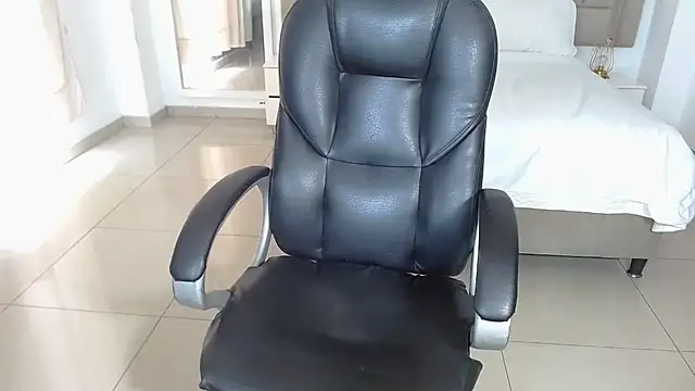 zoecruzz online show from September 24, 2025, 2:42 pm